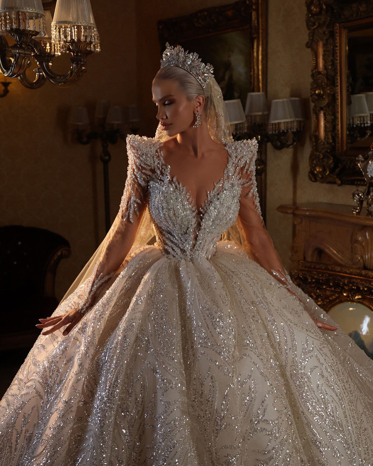 Luxury Ball Gown Wedding Dresses Art Deco-inspired Neck Shining Sequins Designer Long Sleeves Backless Court Gown Custom Made Plus Size Bridal Gown Ve