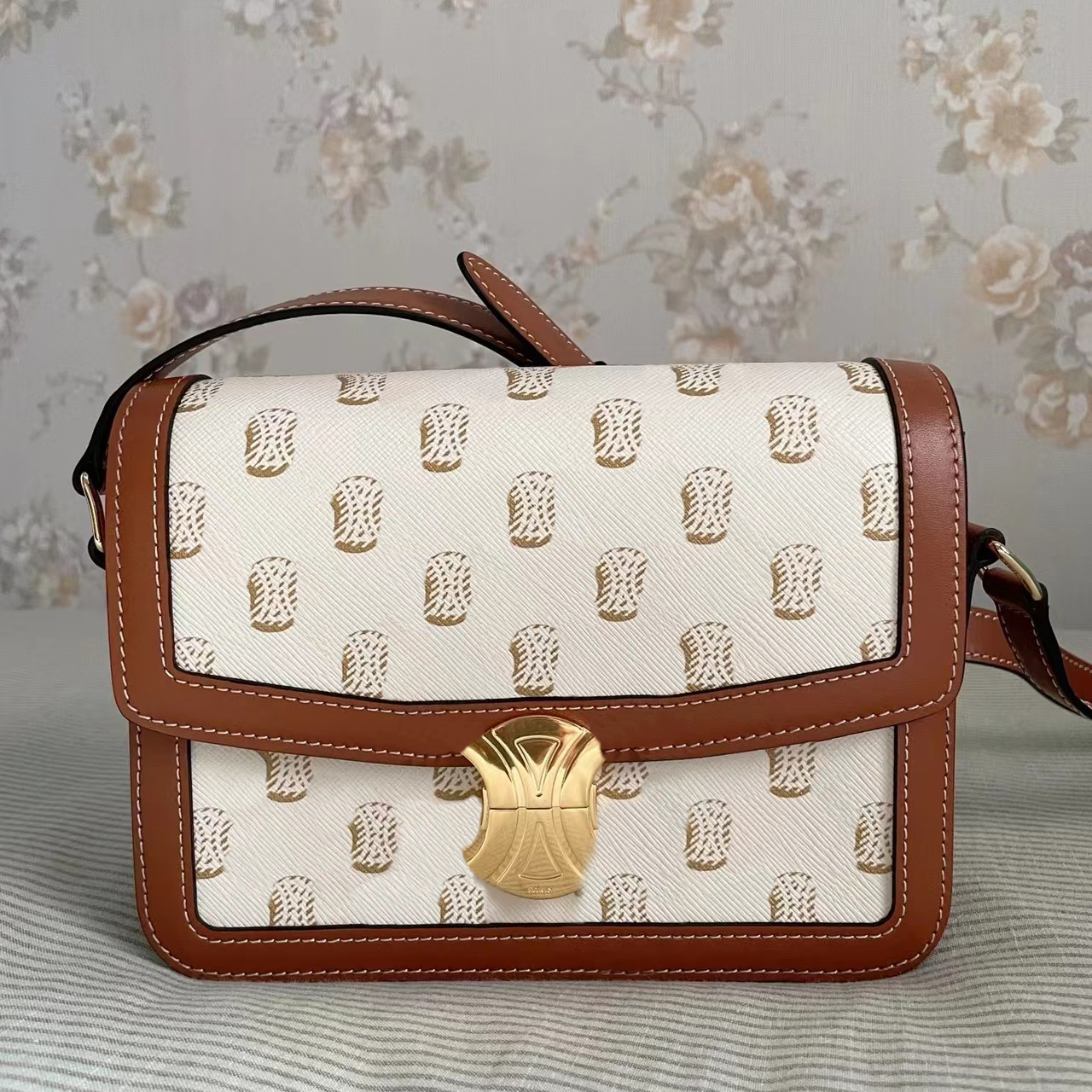 Luxury Designer teen triomphe Wallets Genuine Leather Beach handbag travel bag clutch Shoulder bags tote Toiletry Kits square cross body men Hobo Womens Stuff Sacks, Brown
Luxury Designer teen triomphe Wallets Genuine Leather Beach handbag travel bag clutch Shoulder bags tote Toiletry Kits square cross body men Hobo Womens Stuff Sacks, Brown