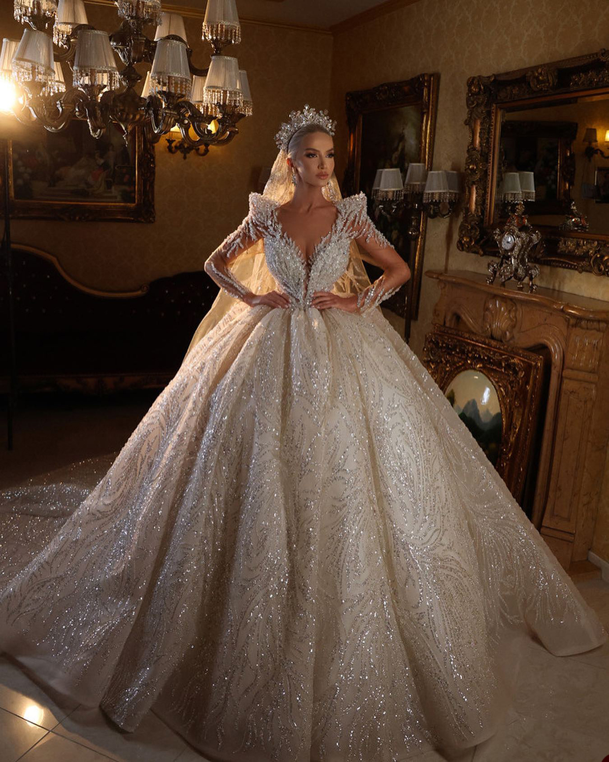Luxury Ball Gown Wedding Dresses Art Deco-inspired Neck Shining Sequins Designer Long Sleeves Backless Court Gown Custom Made Plus Size Bridal Gown Ve