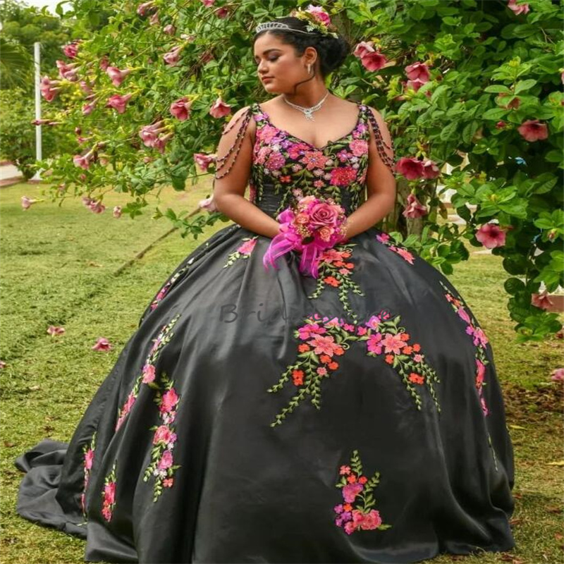 Mexican Style Black Quinceanera Dress 2023 Off Shoulders Ball Gown Para Sweet 15 Dress Charro Vestidos de Xv Birthday Party Prom Corset Debutante Vest