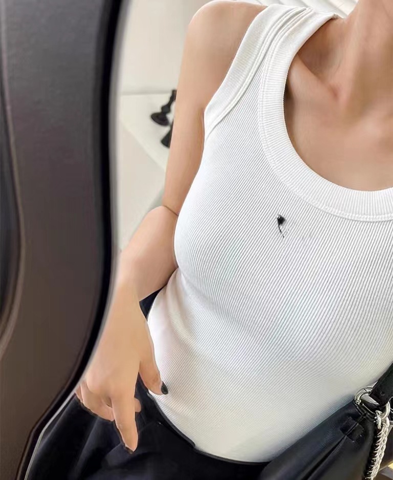 Prrra Summer White Women Tops Tees Crop Top Embroidery Sexy Off Shoulder Black Tank Top Casual Sleeveless Backless Top Shirts Luxury Designer Solid Color Vest
Prrra Summer White Women Tops Tees Crop Top Embroidery Sexy Off Shoulder Black Tank Top Casual Sleeveless Backless Top Shirts Luxury Designer Solid Color Vest