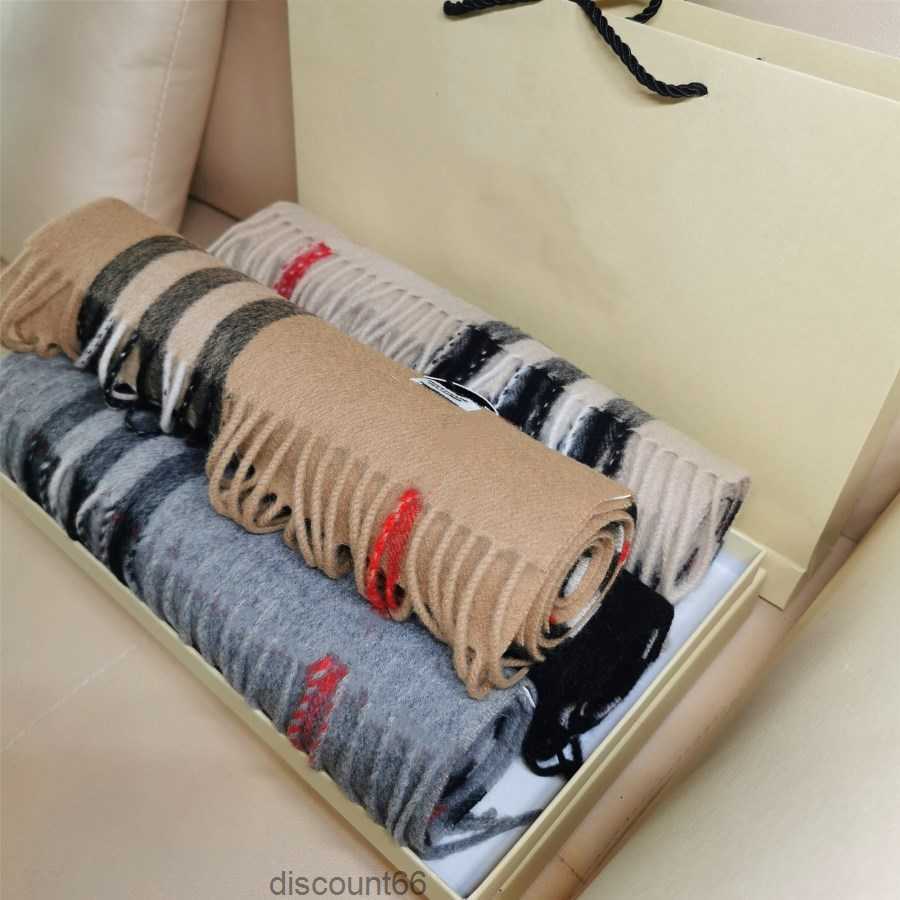 Classic Plaid Luxury Designer Scarf 100% Cashmere Tassel Designers Scarves Scarfs Shawl Sciarpa For Winter Womens and MensDWQW
Classic Plaid Luxury Designer Scarf 100% Cashmere Tassel Designers Scarves Scarfs Shawl Sciarpa For Winter Womens and MensDWQW