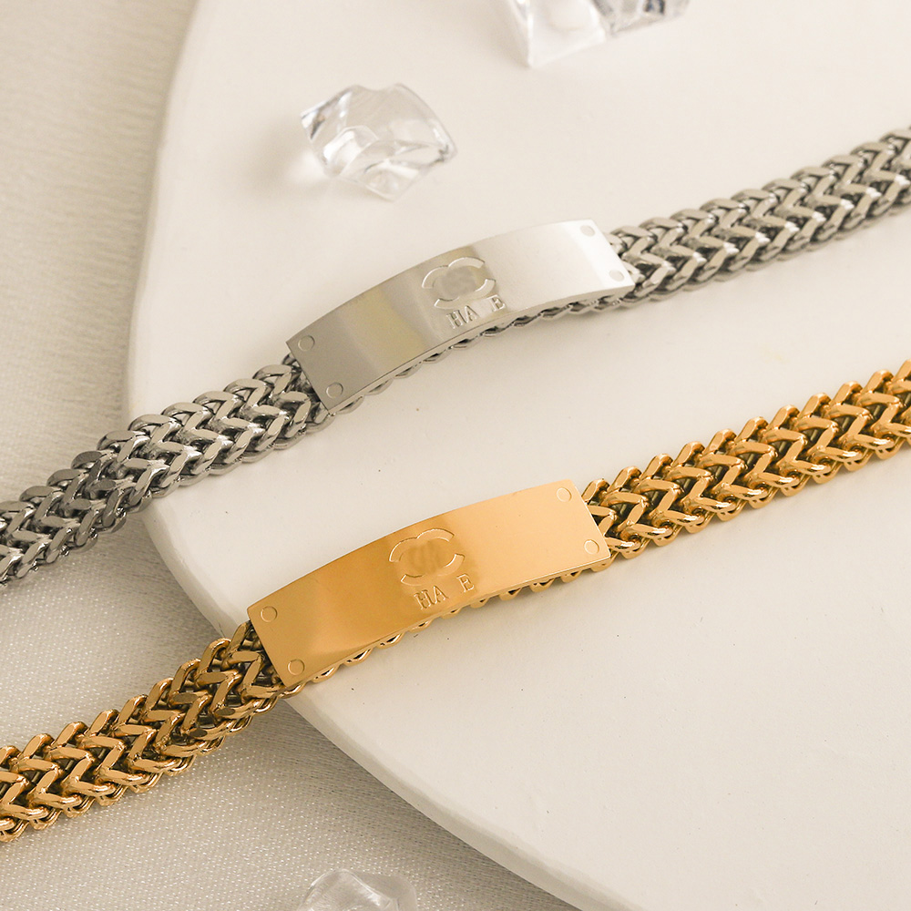 Fashion New Style Bracelets Women Bangle Wristband Cuff Chain Designer Double Letter Jewelry Crystal 18K Gold Plated Stainless steel Wedding Lovers Gift Bracelet
Fashion New Style Bracelets Women Bangle Wristband Cuff Chain Designer Double Letter Jewelry Crystal 18K Gold Plated Stainless steel Wedding Lovers Gift Bracelet