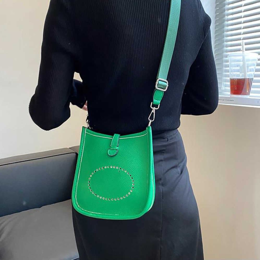 Designer Luxury Handbags with Adjustable Straps Shoulder Bag Evelyne GM Chocolat Taurillon Clemence Square Tote Bags Fashion Crossbody Hot sale, Red
Designer Luxury Handbags with Adjustable Straps Shoulder Bag Evelyne GM Chocolat Taurillon Clemence Square Tote Bags Fashion Crossbody Hot sale, Red