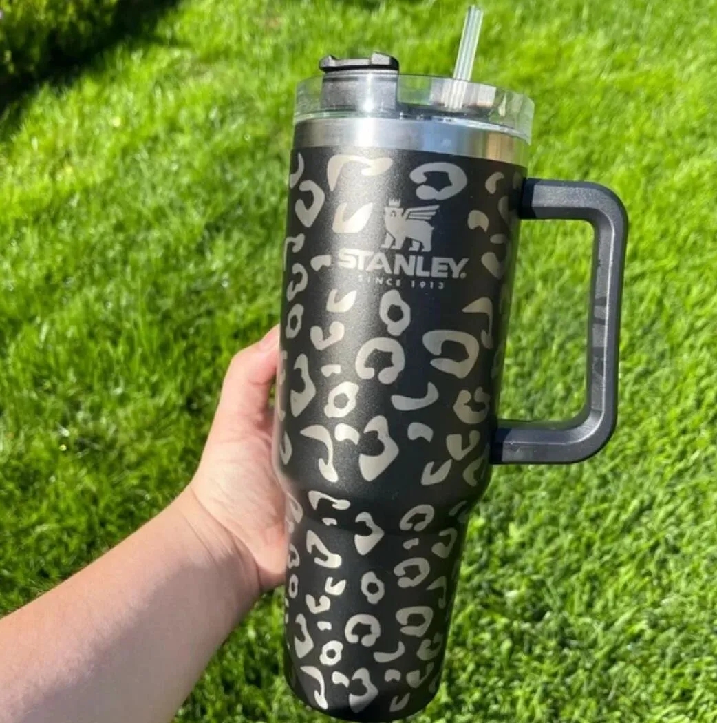 Ready to Ship 40oz Black Leopard Stanley Mugs With Logo Handle Lid Straw Big Capactiy Camping Car Mugs Insulated Tumblers, White