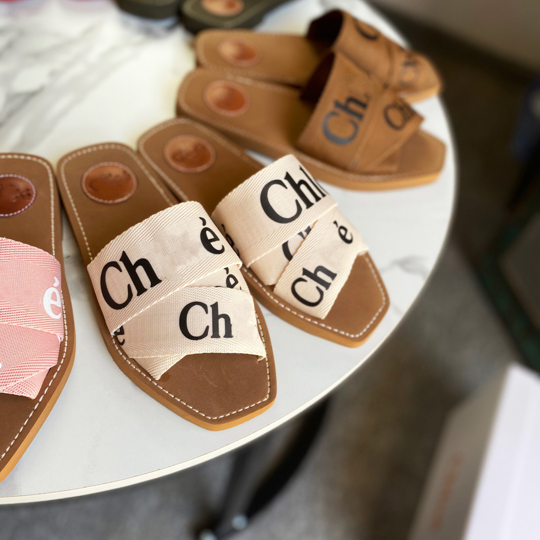 Designer woody sandals Newest 2023 Flat Slipper shoes 52 models for women Mules flat slides lace Lettering Fabric canvas slides Leather Sole Sloping heel shoes 35-41, #43
Designer woody sandals Newest 2023 Flat Slipper shoes 52 models for women Mules flat slides lace Lettering Fabric canvas slides Leather Sole Sloping heel shoes 35-41, #43