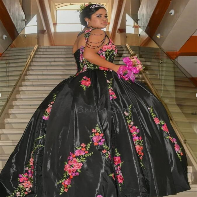 Mexican Style Black Quinceanera Dress 2023 Off Shoulders Ball Gown Para Sweet 15 Dress Charro Vestidos de Xv Birthday Party Prom Corset Debutante Vest