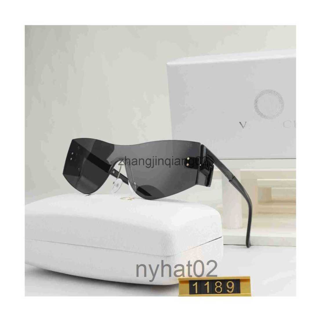 Designer Versage Sunglasses Cycle Luxurys Fashion Sports Polarize Square Sunglass For Mens Womans Vintage Baseball Driving Rimless Oversized Black Sun Glasses
Designer Versage Sunglasses Cycle Luxurys Fashion Sports Polarize Square Sunglass For Mens Womans Vintage Baseball Driving Rimless Oversized Black Sun Glasses