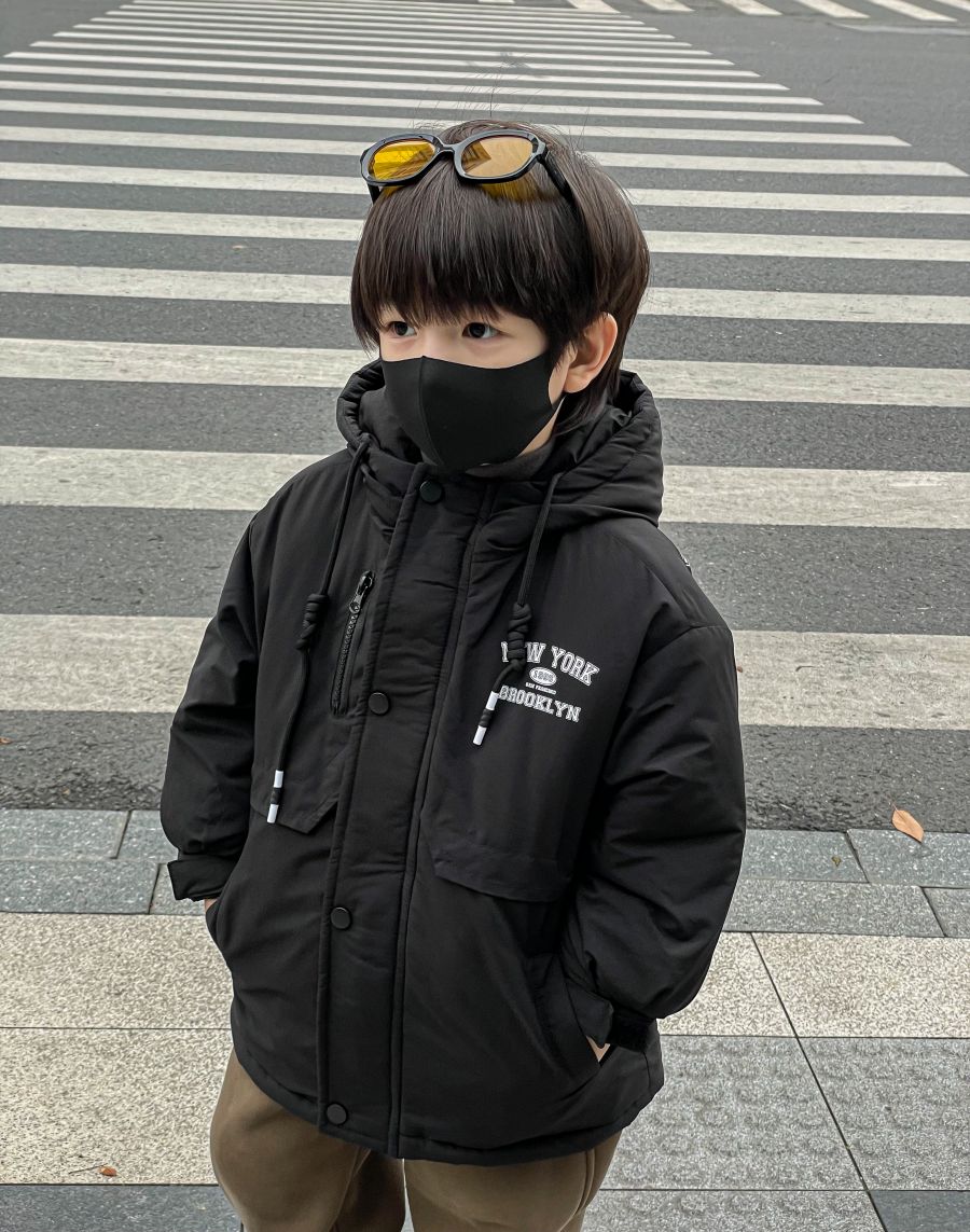 Children's outerwear winter plush thickened cotton hooded top loose fitting boy windbreaker warm Chinese style baby outdoor casual wear suitable for ages 2 to 14, Black
Children's outerwear winter plush thickened cotton hooded top loose fitting boy windbreaker warm Chinese style baby outdoor casual wear suitable for ages 2 to 14, Black