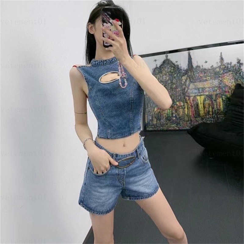 Womens Shorts Summer Designer Clothing 23SS Niche Designs New Backless Fashion Straight Denim Shorts For Women Designers Outdoor Sports Short 0607
Womens Shorts Summer Designer Clothing 23SS Niche Designs New Backless Fashion Straight Denim Shorts For Women Designers Outdoor Sports Short 0607