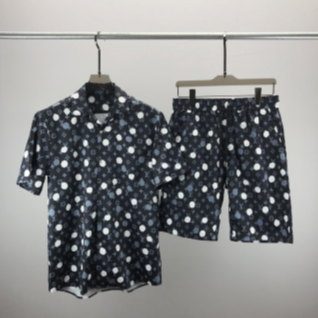 2023 new French summer fashion men's sportswear Black shorts + T-shirt suit casual shirt Hoodie men slim short sleeve T-shirt #AS29 
2023 new French summer fashion men's sportswear Black shorts + T-shirt suit casual shirt Hoodie men slim short sleeve T-shirt #AS29
