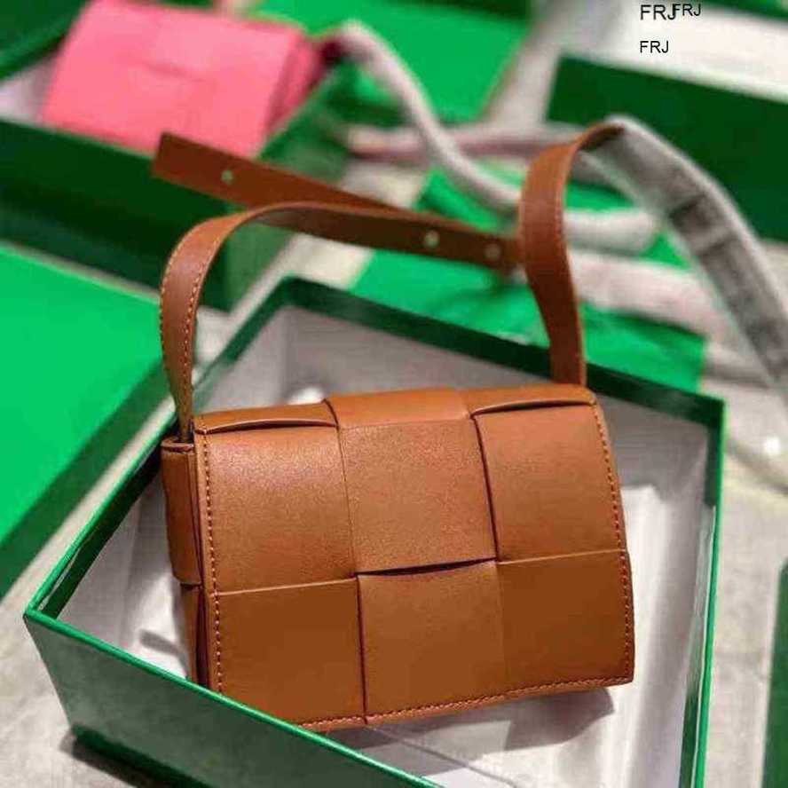Designer Bottegas Bags Venetas Cassettes Diva Womens Bag Green 6 Lattice Small Square Pillow Leather Chest Woven Mini Shoulder Have Logo Frj Ablp Have Logo Frj I3SH
Designer Bottegas Bags Venetas Cassettes Diva Womens Bag Green 6 Lattice Small Square Pillow Leather Chest Woven Mini Shoulder Have Logo Frj Ablp Have Logo Frj I3SH
