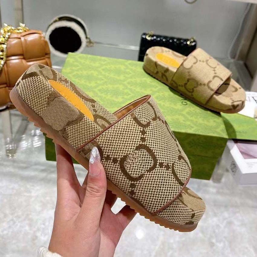 Designer Sandals Men Women Luxury Slide Flats Thick Bottom Flip Flops Embroidered Printed Jelly Rubber Leather Slippers 35-42, #5
Designer Sandals Men Women Luxury Slide Flats Thick Bottom Flip Flops Embroidered Printed Jelly Rubber Leather Slippers 35-42, #5