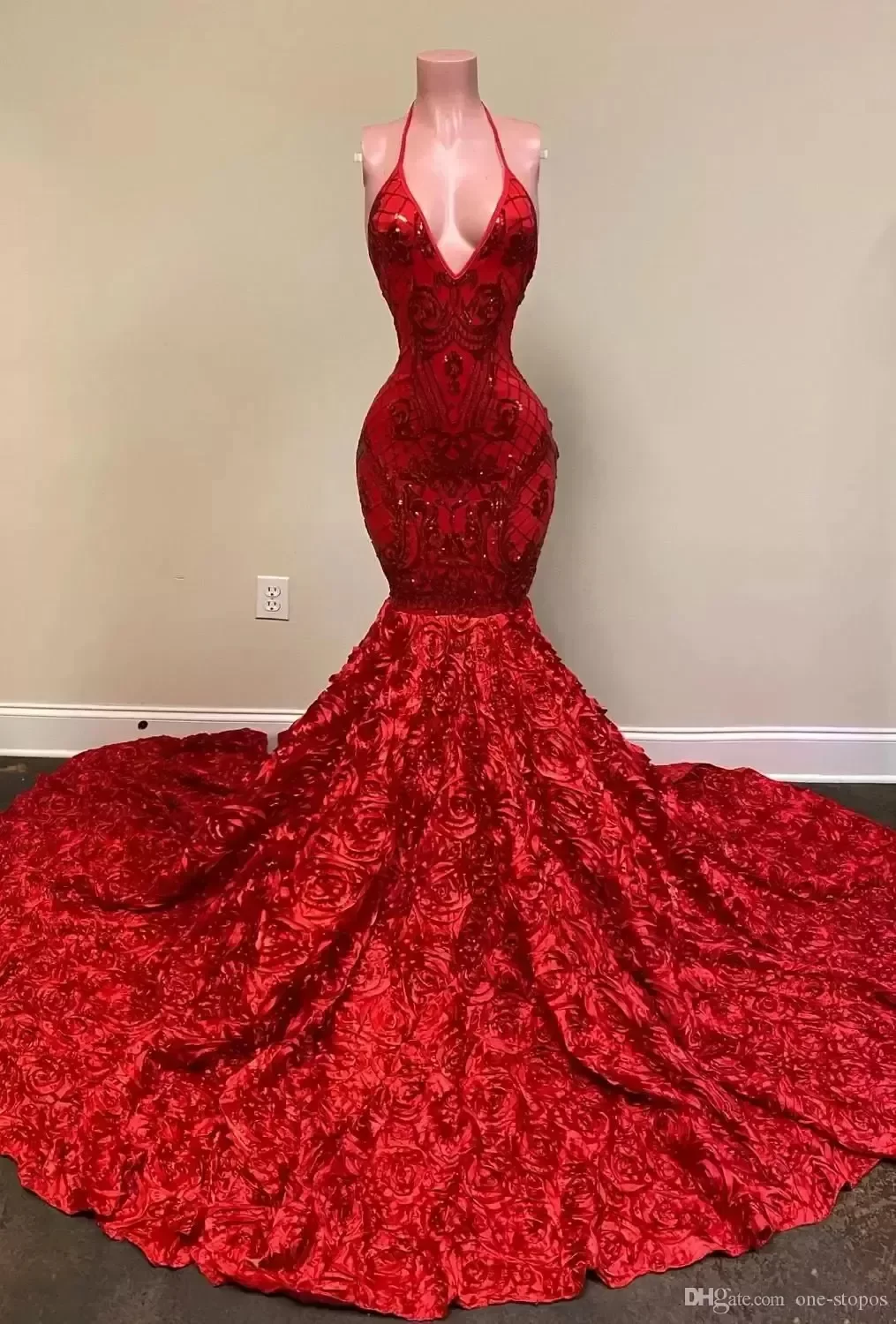 Sexy Backless Red Evening Dresses Halter Deep V Neck Lace Appliques Mermaid Prom Dress Rose Ruffles Special Ocn Party Gown Bc10882