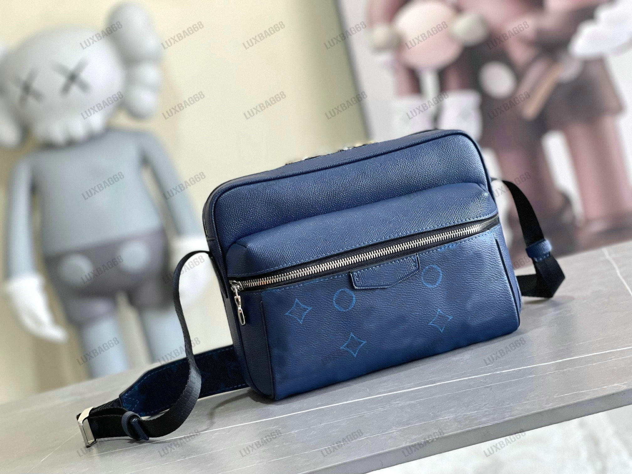 Mens Outdoor Messenger Bag Designer Classic Taigarama Leather Crossbody Bags Functional Stylish Carry Bag Luxurys Purse Flap, #4
Mens Outdoor Messenger Bag Designer Classic Taigarama Leather Crossbody Bags Functional Stylish Carry Bag Luxurys Purse Flap, #4