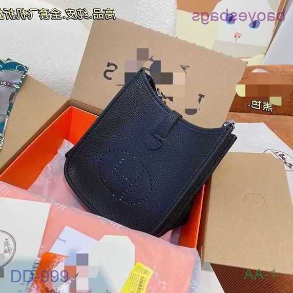 Designer Bag Bags Women's Cowhide Layer Evelynbag Totes 2023 Top h Family Crossbody Litchi Pattern Mini Fashion Ins Purse Fw6r 2 With Logo D2YK
Designer Bag Bags Women's Cowhide Layer Evelynbag Totes 2023 Top h Family Crossbody Litchi Pattern Mini Fashion Ins Purse Fw6r 2 With Logo D2YK