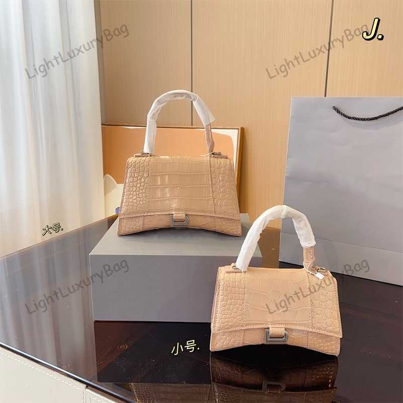 Newly Arrived Designer Letter B Hourglass Bags Fashion Classic Shoulder CrossBody Bag Women Crocodile Leather Luxury Handbags Tote Female Purses 230617, Black2
Newly Arrived Designer Letter B Hourglass Bags Fashion Classic Shoulder CrossBody Bag Women Crocodile Leather Luxury Handbags Tote Female Purses 230617, Black2