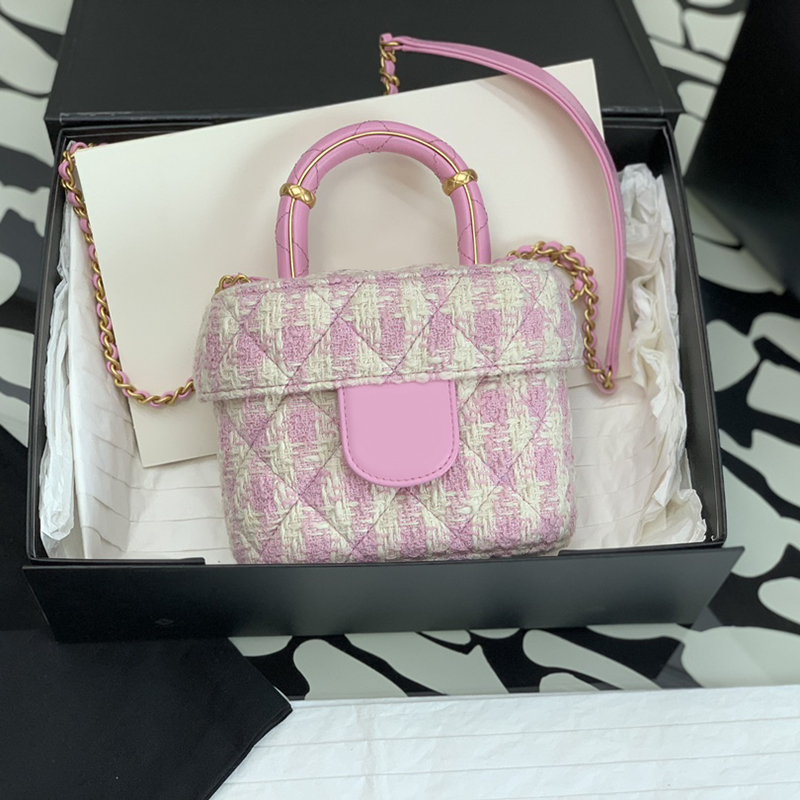 Tweed Small Vanity Case Designer Flap Bag With Top Handle 10A Lambskin Crossbody Bags With Box C041
Tweed Small Vanity Case Designer Flap Bag With Top Handle 10A Lambskin Crossbody Bags With Box C041