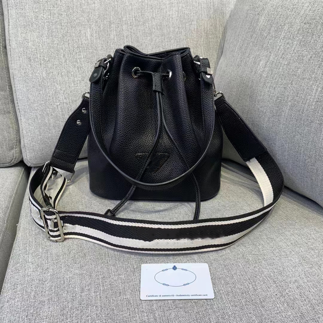 Designer bag For Women Shoulder bag handbag Messenger Totes Fashion Metallic Handbags Classic gift wholesale Soft leather Travel holiday party Fashion bag New, Beige
Designer bag For Women Shoulder bag handbag Messenger Totes Fashion Metallic Handbags Classic gift wholesale Soft leather Travel holiday party Fashion bag New, Beige