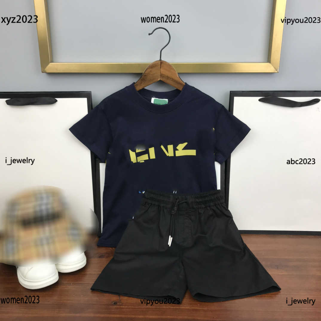 kids Tracksuits designer Baby Clothes summer Suits 2pcs Line flower printed T-shirt and diagonal logo letter shorts #Multiple product, #1
kids Tracksuits designer Baby Clothes summer Suits 2pcs Line flower printed T-shirt and diagonal logo letter shorts #Multiple product, #1