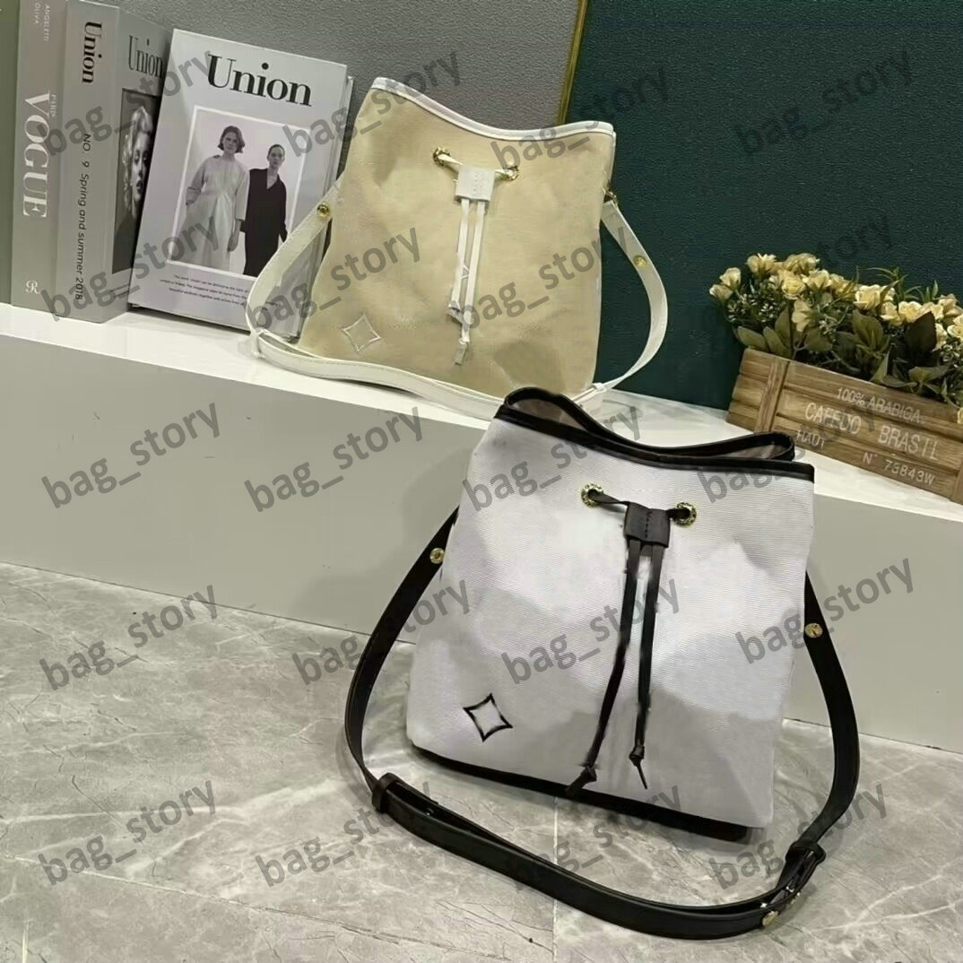 By The Pool Summer Raffia-like Cotton Womens NeoNoe MM Bucket bag Neo Noe Embroidered Monograms Drawstring Shoulder Bag Designer Purse Beach Crossbody M22852 M23080
By The Pool Summer Raffia-like Cotton Womens NeoNoe MM Bucket bag Neo Noe Embroidered Monograms Drawstring Shoulder Bag Designer Purse Beach Crossbody M22852 M23080