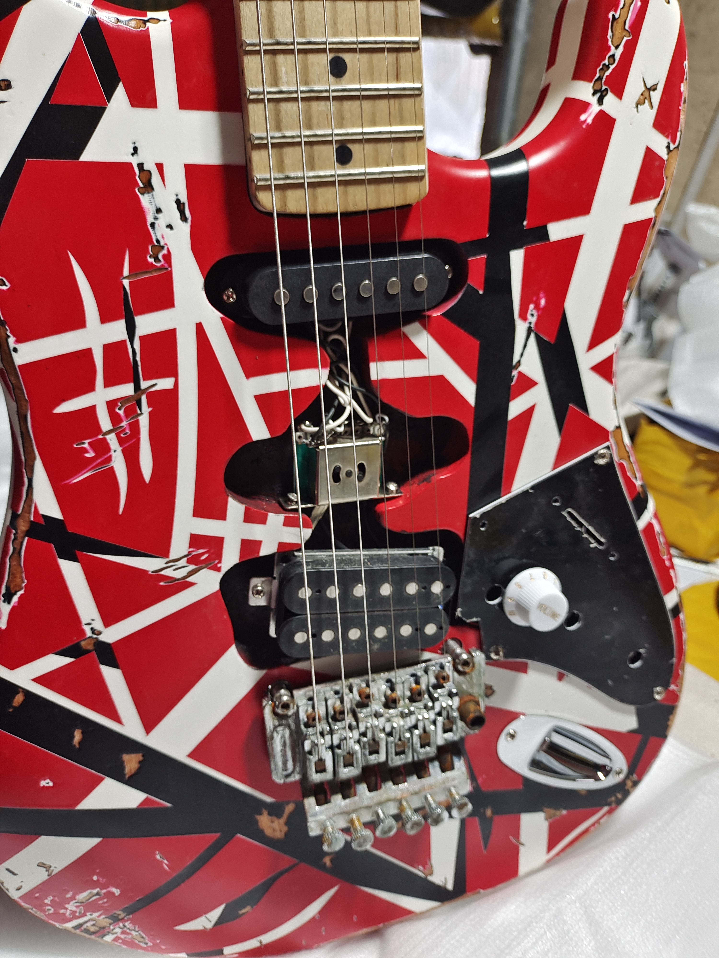Striped Electric guitar, 5150, imported alder, Canadian maple fingerboard, available in stock, quick package
Striped Electric guitar, 5150, imported alder, Canadian maple fingerboard, available in stock, quick package
