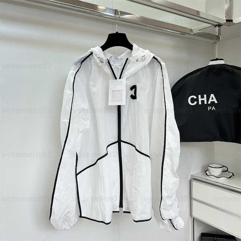 2023SS Coats Designer Women Double C Letter Windbreaker Jacket Three-dimensional Lines Collision Color Double C Big Logo Embellishment Womens Tracksuit Top
2023SS Coats Designer Women Double C Letter Windbreaker Jacket Three-dimensional Lines Collision Color Double C Big Logo Embellishment Womens Tracksuit Top