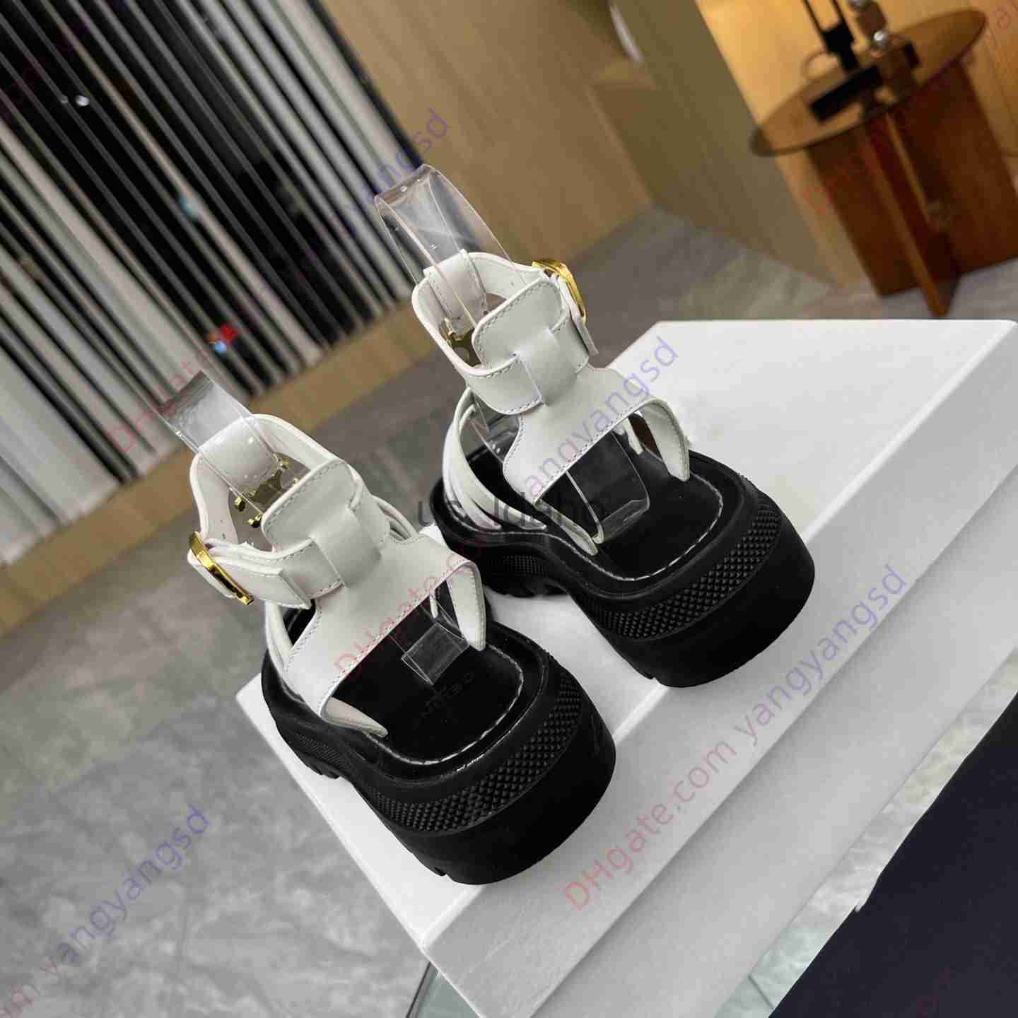 Sandals Top quality Designers Triomphe Gladiator women sandals Slippers Adjustable buckle anklestrap sandal vegetal flats shoes platform luxury slid J230616