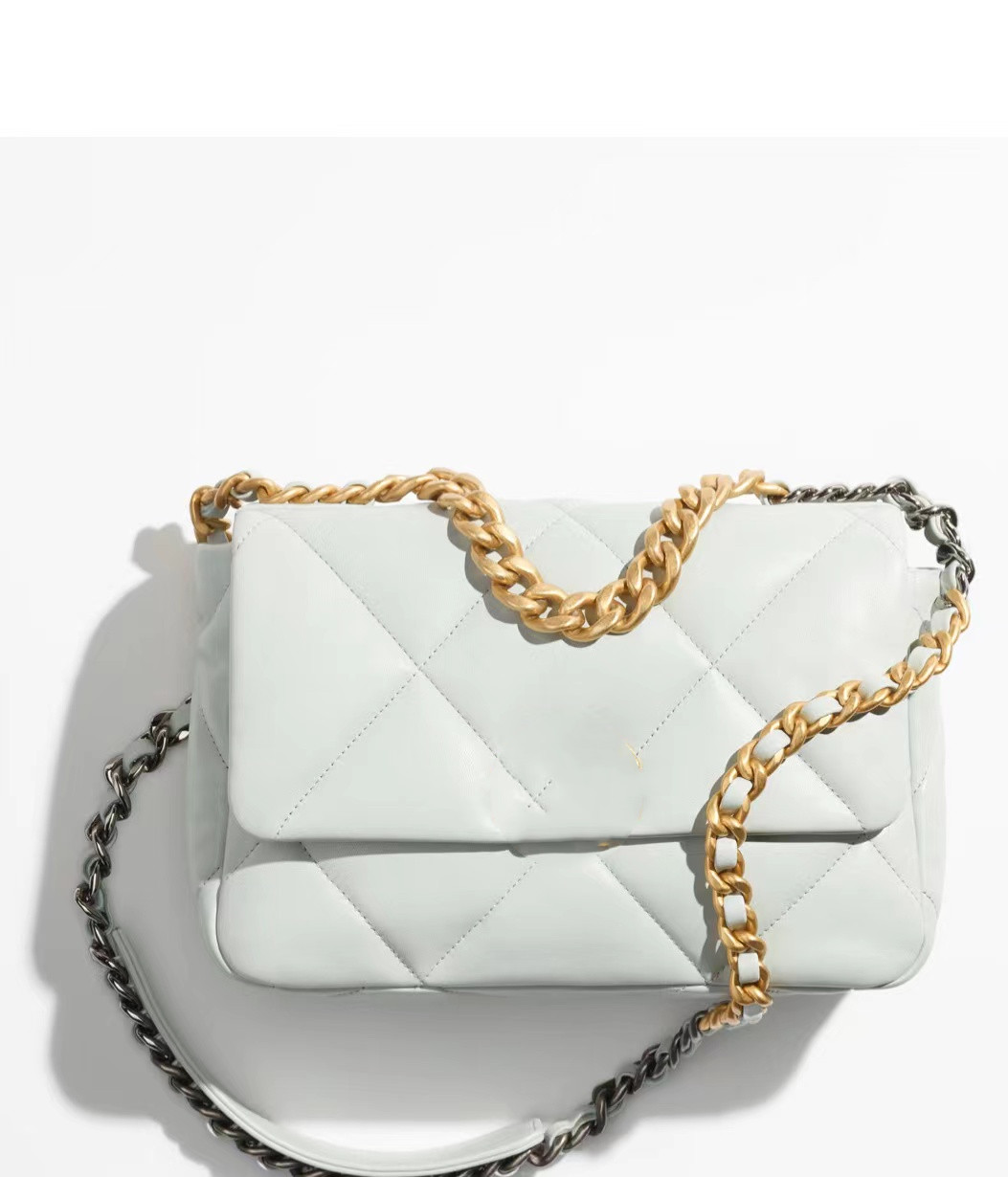 Designer bag Luxury mini handbag Square flap button 12 colors Cowhide shoulder bag Diamond gold and silver chain Denim messenger bag Fashion bag designer 26cm, Purple cowhide
Designer bag Luxury mini handbag Square flap button 12 colors Cowhide shoulder bag Diamond gold and silver chain Denim messenger bag Fashion bag designer 26cm, Purple cowhide