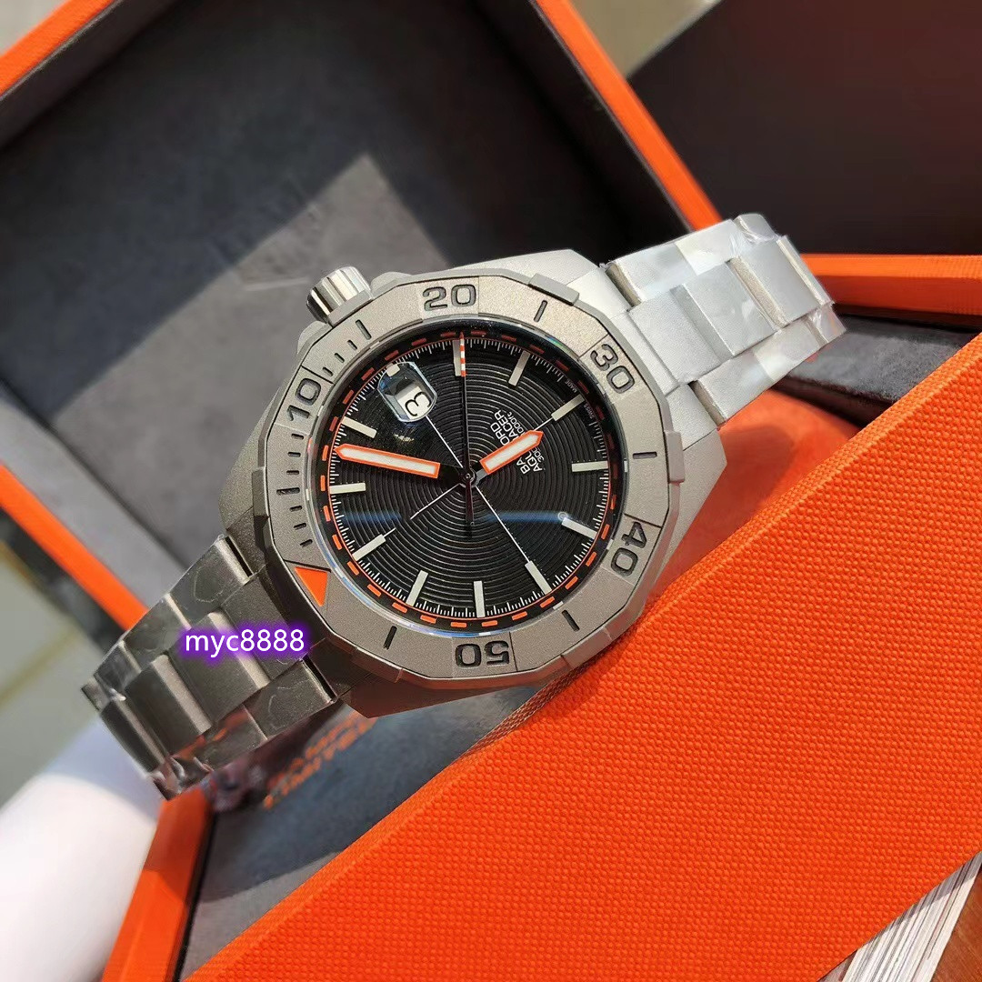 WAY208F.BF0638 BBK The diameter of the watch is 43 mm Equipped with Swiss SW200 movement sapphire crystal mirror, As shown
WAY208F.BF0638 BBK The diameter of the watch is 43 mm Equipped with Swiss SW200 movement sapphire crystal mirror, As shown