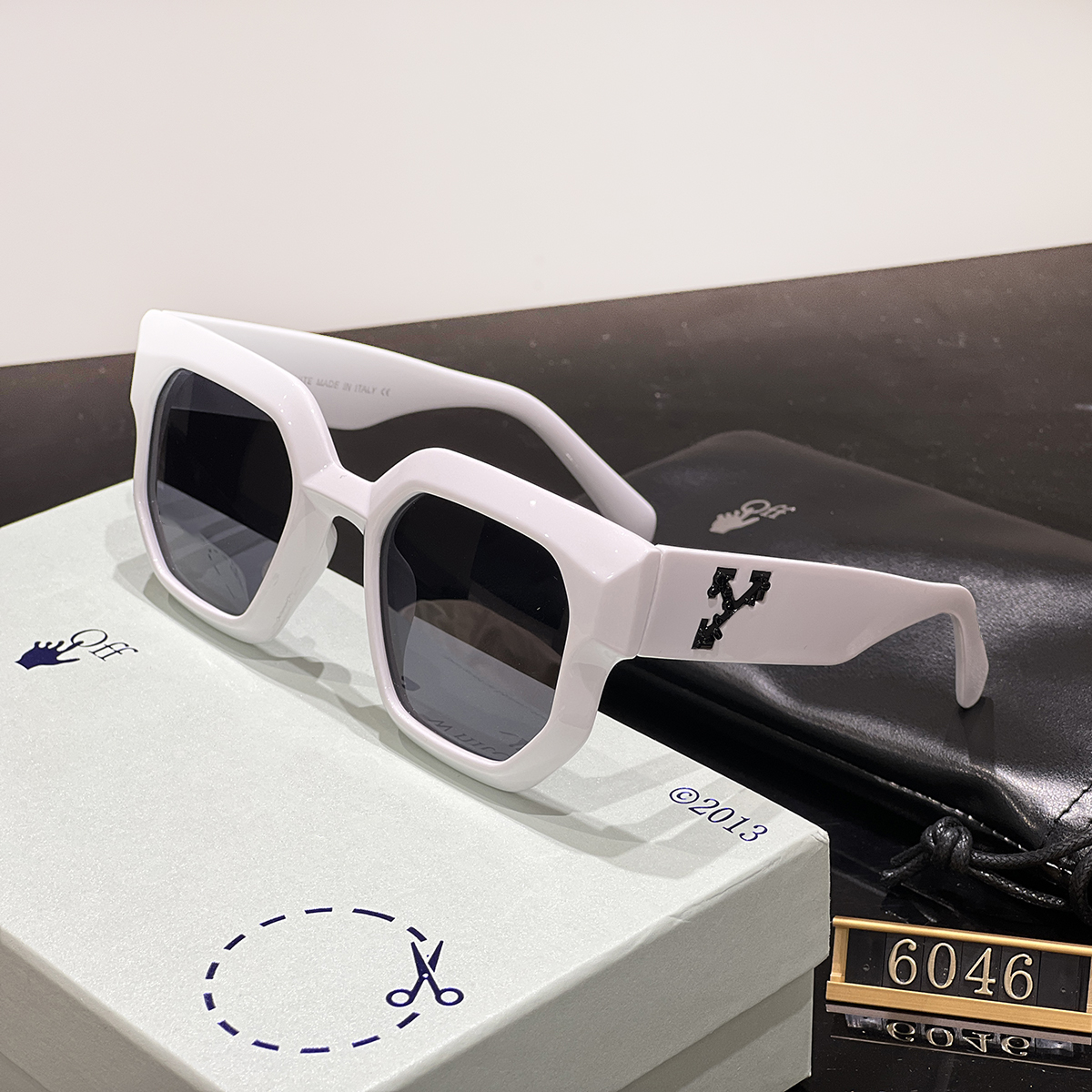 Designers sunglasses Polarized sunglasses for women Trend luxury UV resistant sun glass Casual Versatile eyeglasses with box gift
Designers sunglasses Polarized sunglasses for women Trend luxury UV resistant sun glass Casual Versatile eyeglasses with box gift