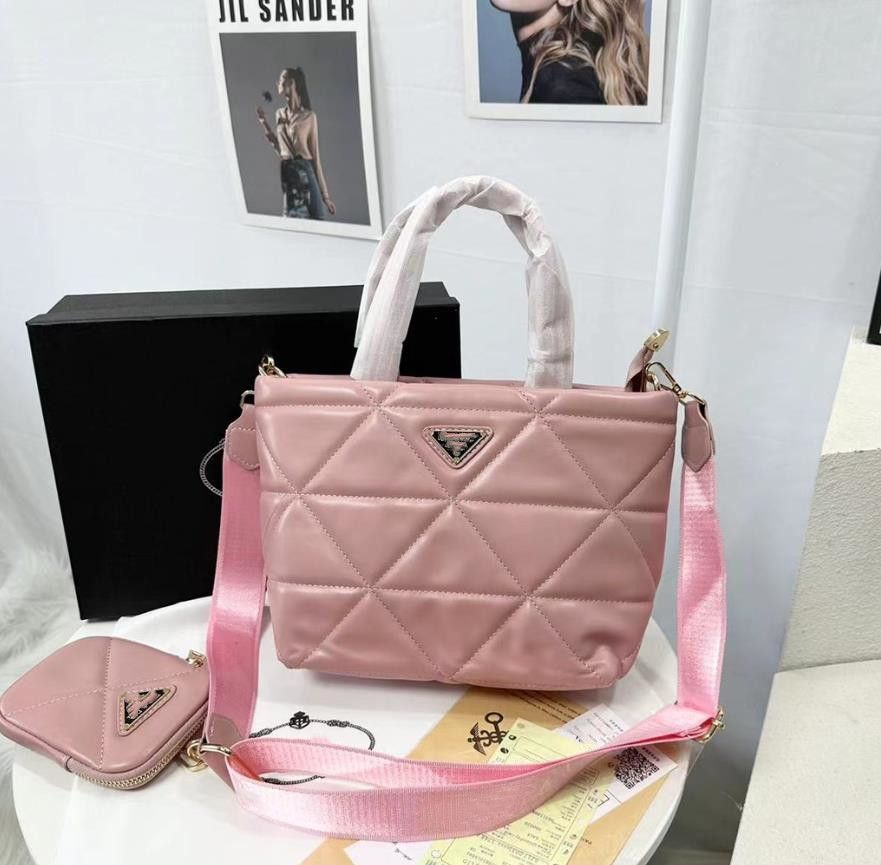 luxury triangle logo leather shoulder Tote bag ladies Europe and America, 30*20*12cm 
luxury triangle logo leather shoulder Tote bag ladies Europe and America, 30*20*12cm