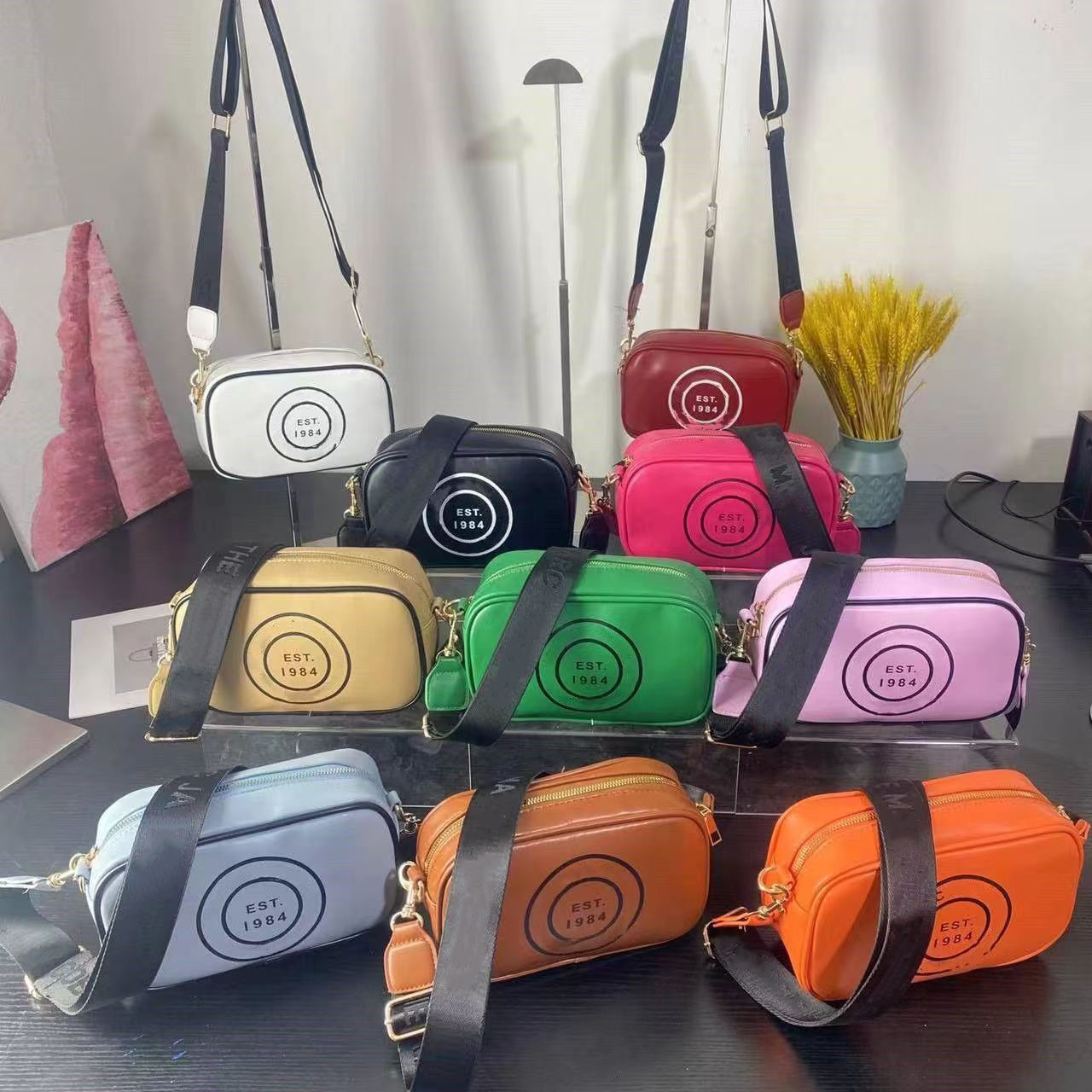 Designer Crossbody Bag Fashion Shoulder Bag women Handbags High Quality Wallet Famous handbag womens Handbags bags Mailman's bag Mini small square bag New, White
Designer Crossbody Bag Fashion Shoulder Bag women Handbags High Quality Wallet Famous handbag womens Handbags bags Mailman's bag Mini small square bag New, White