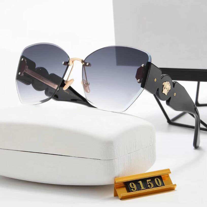 Fashion Designer Sunglasses Luxury Letter Women Men Goggles Premium Glasses Women's Glasses Retro sunglasses with Box
Fashion Designer Sunglasses Luxury Letter Women Men Goggles Premium Glasses Women's Glasses Retro sunglasses with Box