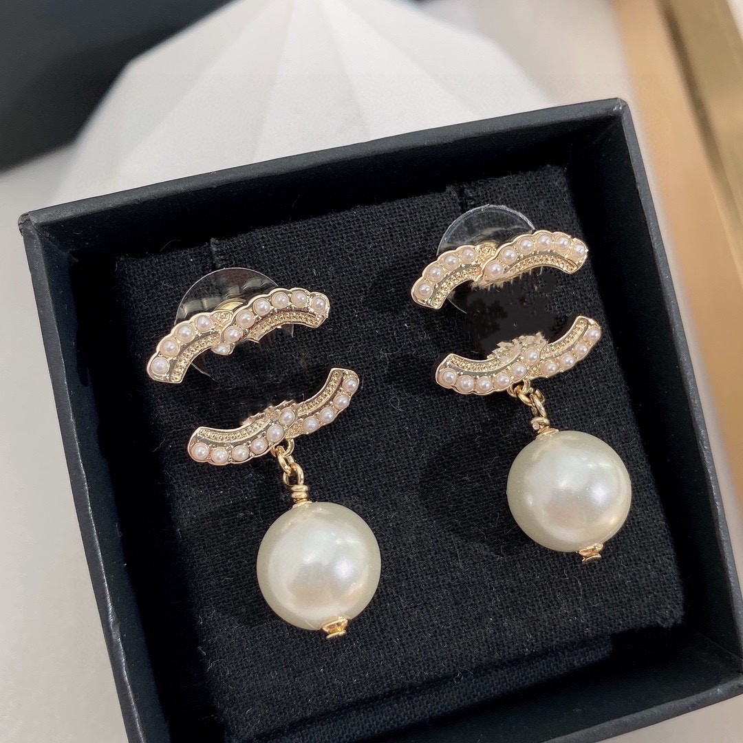 2023 Designers Brand Earrings Designer Letter logo Ear Stud Women channel Geometric Earring Wedding Party Jewelry Accessories ax18
2023 Designers Brand Earrings Designer Letter logo Ear Stud Women channel Geometric Earring Wedding Party Jewelry Accessories ax18