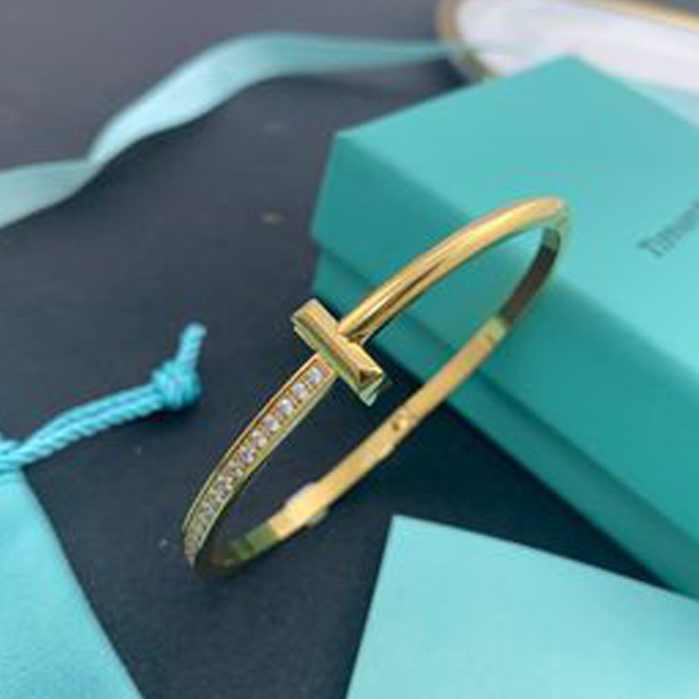 Designer full diamond bracelet with rose gold T chain T1 gold plated 18K bracelet luxury jewellery
Designer full diamond bracelet with rose gold T chain T1 gold plated 18K bracelet luxury jewellery
