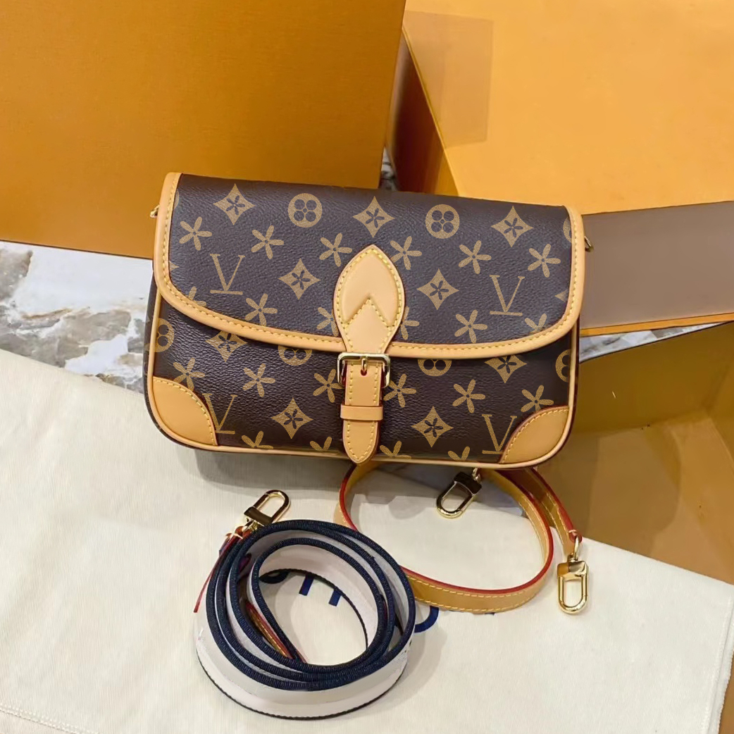 Luxurys Mirror quality M45985 M46386 Shoulder diane bag Mens Genuine Leather fashion tote handbag 7a Designer bag Womens Flip purse clutch crossbodys envelope bags, Pink
Luxurys Mirror quality M45985 M46386 Shoulder diane bag Mens Genuine Leather fashion tote handbag 7a Designer bag Womens Flip purse clutch crossbodys envelope bags, Pink