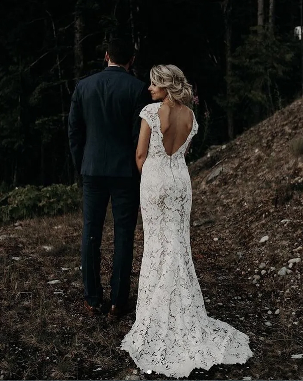 Rustic Country Lace Mermaid Wedding Dresses V Neck Cap Sleeves Boho Garden Bridal Gowns Sexy Open Back Sweep Train Trupet Brides Robes de Mariee Plus 