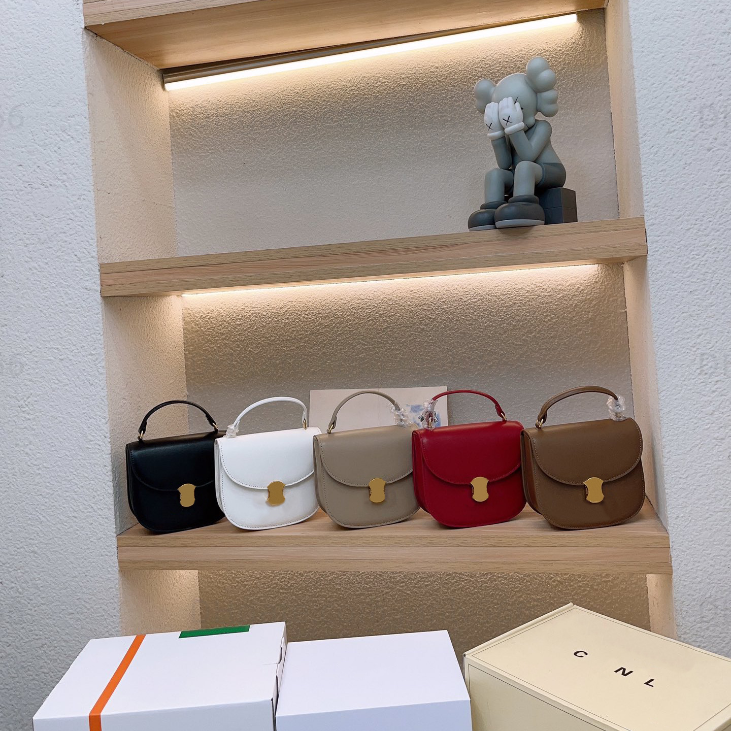Women Totes Pillow bag Luxurys designers bags handbags High Quality Designer Tote bag Cattlehide Chain Metal buckle Totes Purses Clutch Bags, White
Women Totes Pillow bag Luxurys designers bags handbags High Quality Designer Tote bag Cattlehide Chain Metal buckle Totes Purses Clutch Bags, White