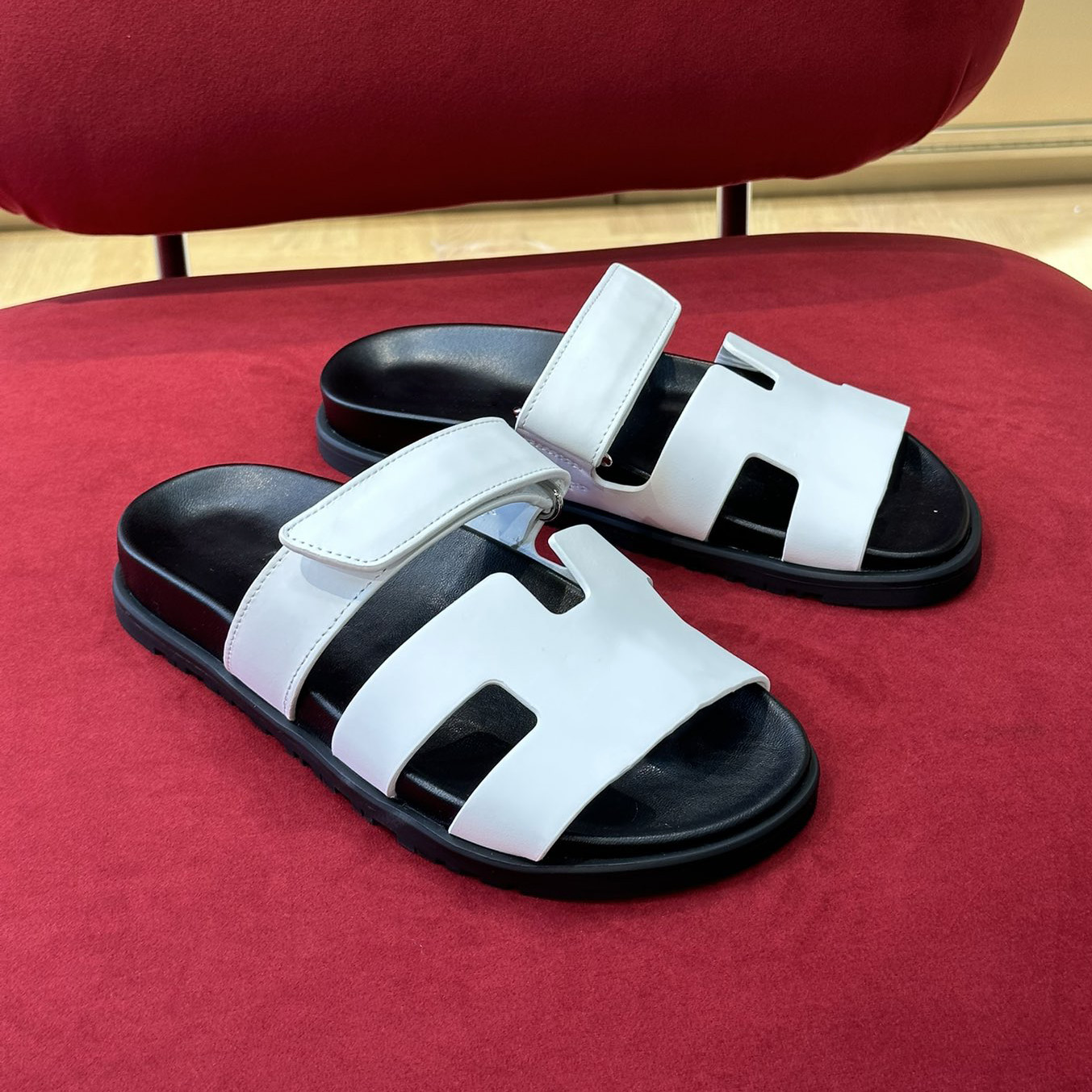 High Quality Luxury Sandals Famous Designer Women Summer Thickness Fashion Sandals Beach Shoes Classic Leather Slippers Platform Casual Sandals Flat Heel Loose, 7#
High Quality Luxury Sandals Famous Designer Women Summer Thickness Fashion Sandals Beach Shoes Classic Leather Slippers Platform Casual Sandals Flat Heel Loose, 7#