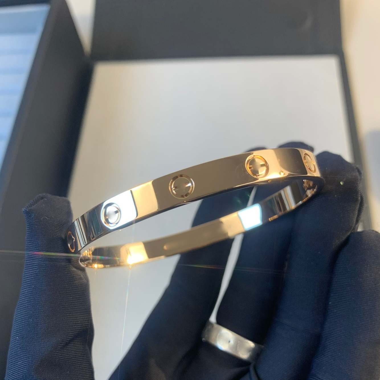 Love bangl series designer bangle for woman gold plating 18 K for man 16-19 size with box with screwdriver couple bracelet
Love bangl series designer bangle for woman gold plating 18 K for man 16-19 size with box with screwdriver couple bracelet
