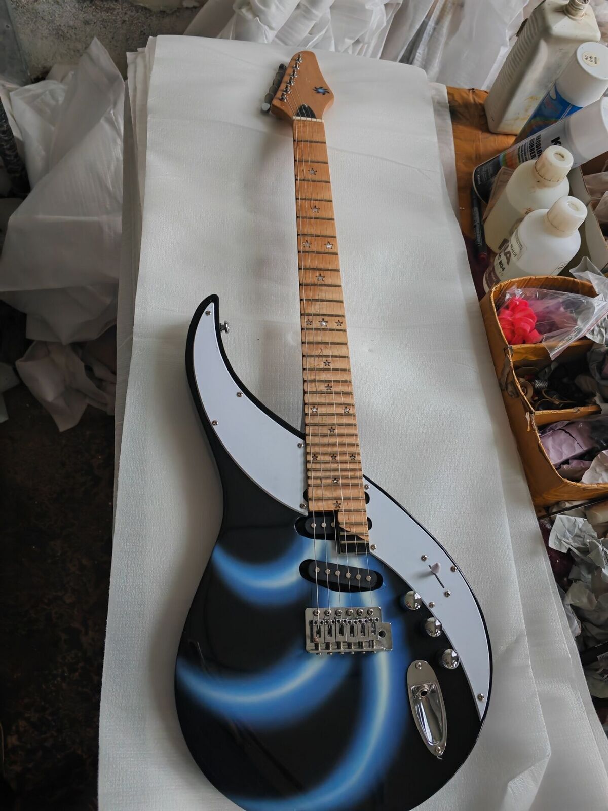 Rare 29 Frets Sky III Emperor Silver-blue three-pronged spiral galaxy with soft multi-layered edges Electric Guitar Tremolo Bridge Small spiral headstock Star Inlay
Rare 29 Frets Sky III Emperor Silver-blue three-pronged spiral galaxy with soft multi-layered edges Electric Guitar Tremolo Bridge Small spiral headstock Star Inlay