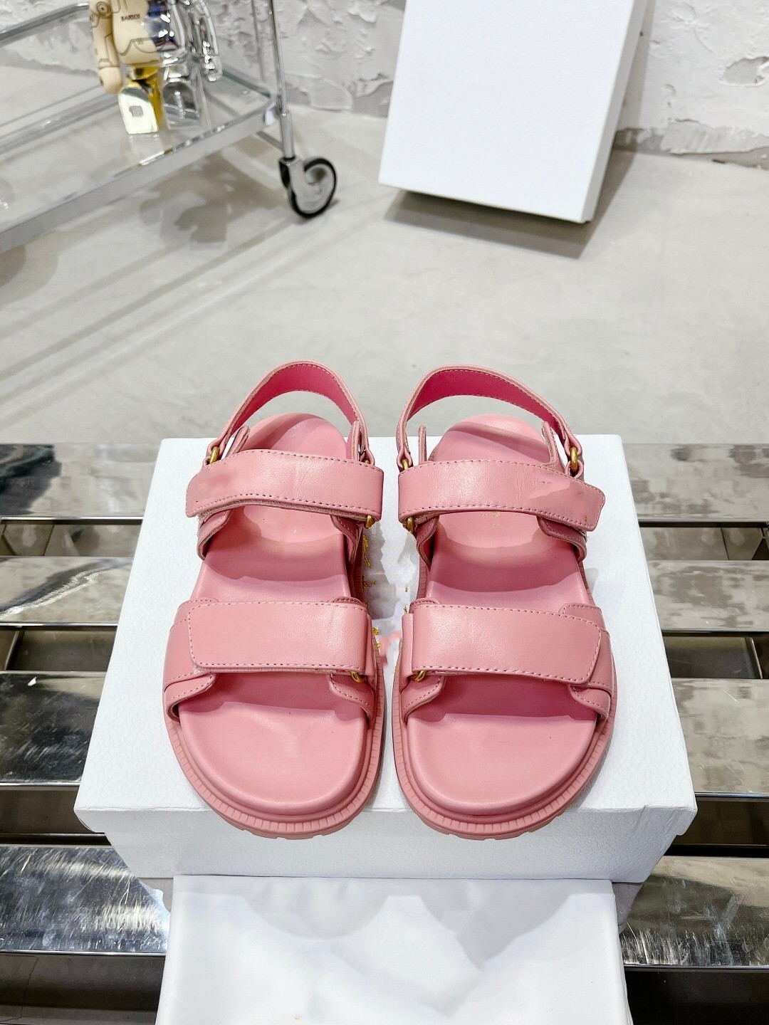Sandals 2023 Spring/Summer Luxury Designer's Latest Fashion Sheepskin Sandals, Sky blue
Sandals 2023 Spring/Summer Luxury Designer's Latest Fashion Sheepskin Sandals, Sky blue
