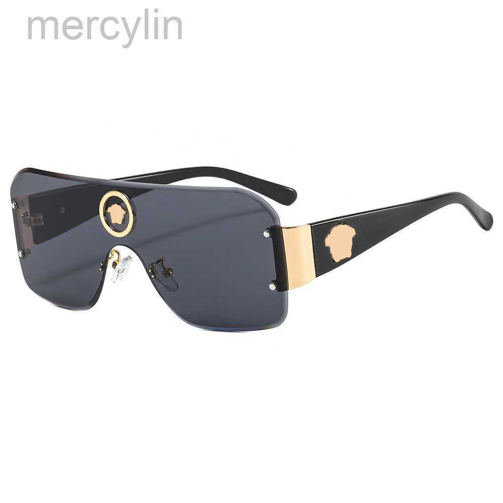 Luxury Designer Versage Sunglasses Men's Women's Vercace Sunglasses Fashionable Glasses Slice Personalized Sunglasses Head Watermark Trend Sunglasses
Luxury Designer Versage Sunglasses Men's Women's Vercace Sunglasses Fashionable Glasses Slice Personalized Sunglasses Head Watermark Trend Sunglasses