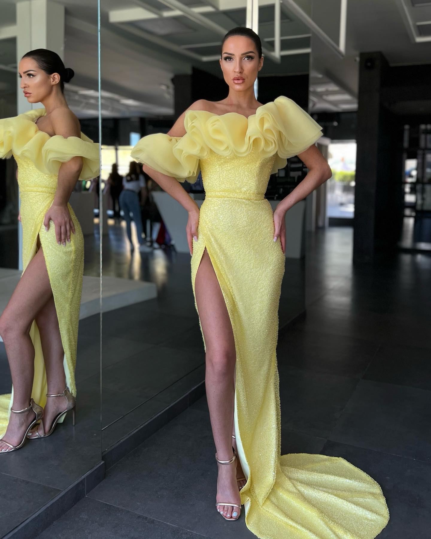 Sexy Yellow Prom Dresses Puffy Off Shoulder Sequins Party Evening Gowns Slit Formal Long Special Ocn Dress Lz0304