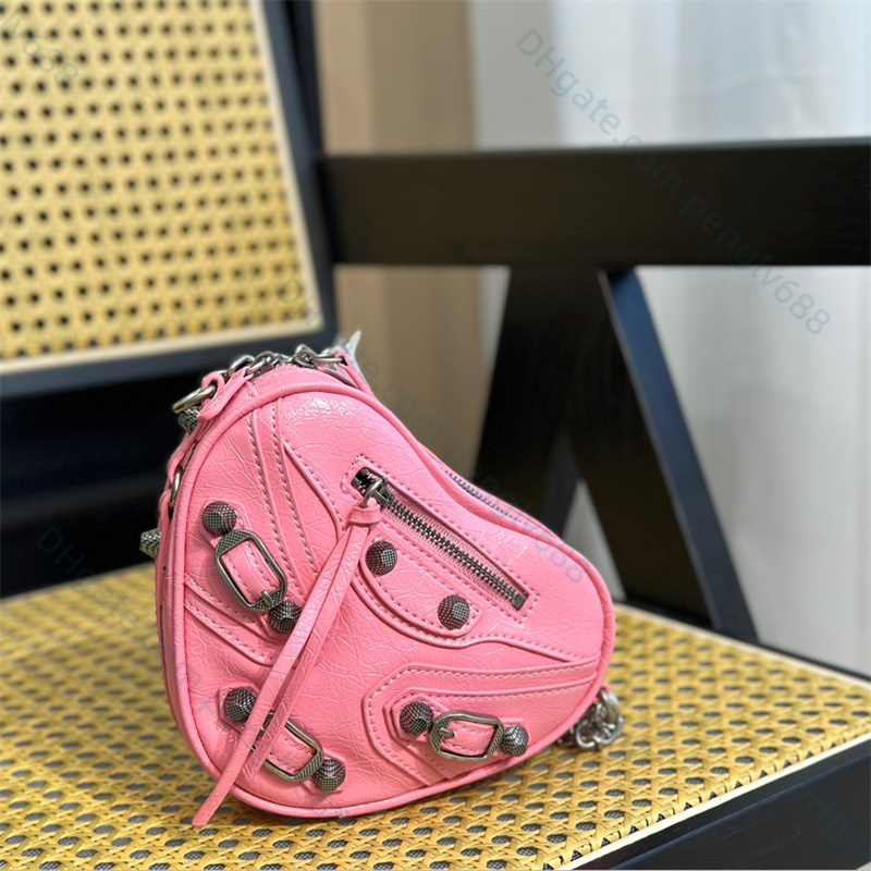 MINI Solid color Cross body bags lady Chain shoulder handbags Shoulders bag Locomotive rivet Cardiotype Evening Bags High quality Cosmetic Bags pericardium totes, Pink
MINI Solid color Cross body bags lady Chain shoulder handbags Shoulders bag Locomotive rivet Cardiotype Evening Bags High quality Cosmetic Bags pericardium totes, Pink