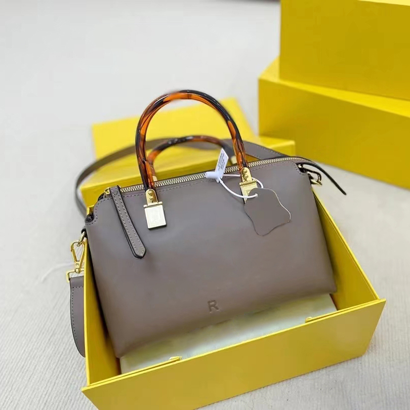 fashion travel Evening Womens men Clutch bag envelope Genuine Leather pochette toiletrys luxury Designer hand bag Purses Cross Body Stuff Sacks Totes Shoulder Bags, Black
fashion travel Evening Womens men Clutch bag envelope Genuine Leather pochette toiletrys luxury Designer hand bag Purses Cross Body Stuff Sacks Totes Shoulder Bags, Black