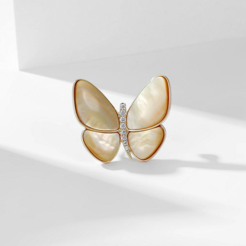 Elegant Design Butterfly Shape Natural Shell Brooches Silver Pin Breast Pins for Women Gift