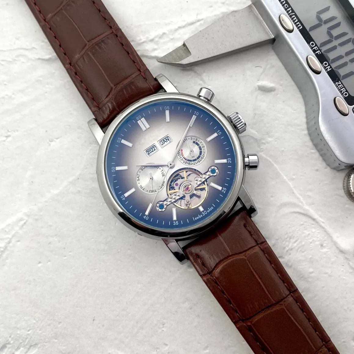 men's luxury multifunctional watch digital automatic mechanical waterproof watch Wristwatches
men's luxury multifunctional watch digital automatic mechanical waterproof watch Wristwatches