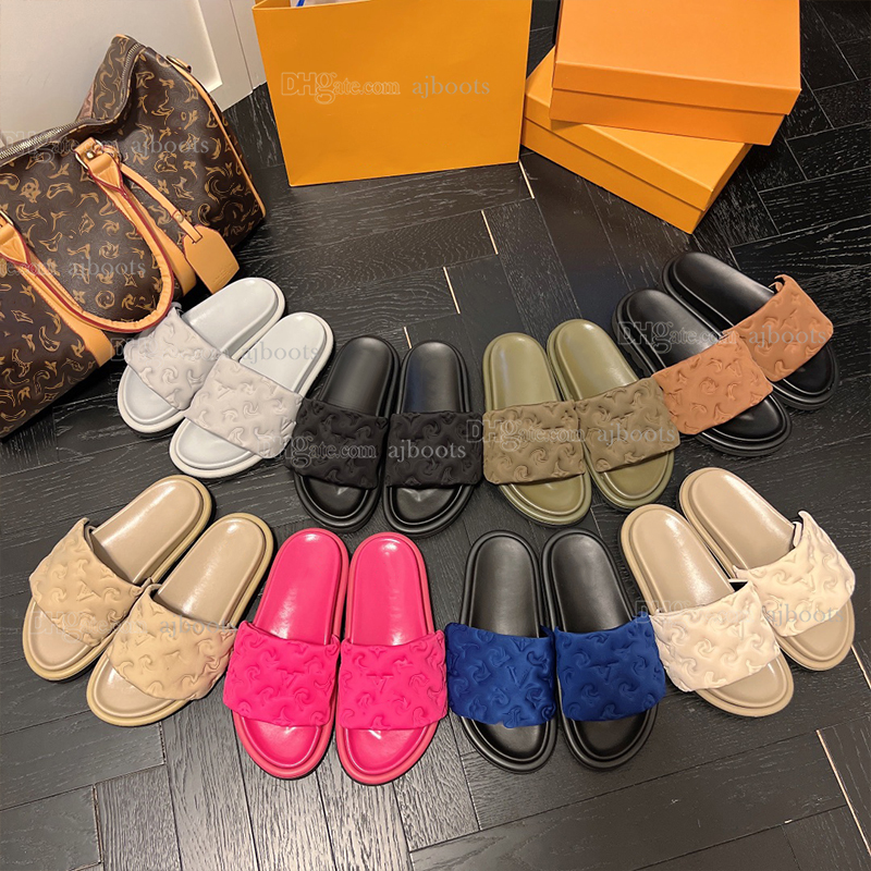 Womens Pool Pillow Flat Comfort Mules Designers Sandals Black Pink Monogram Open Toe Rubber Sole Casual Style flip flop Padded Front Strap Slippers Famous Slides
Womens Pool Pillow Flat Comfort Mules Designers Sandals Black Pink Monogram Open Toe Rubber Sole Casual Style flip flop Padded Front Strap Slippers Famous Slides
